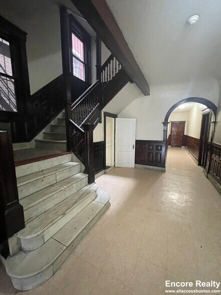 Building Photo - 464 Park Dr