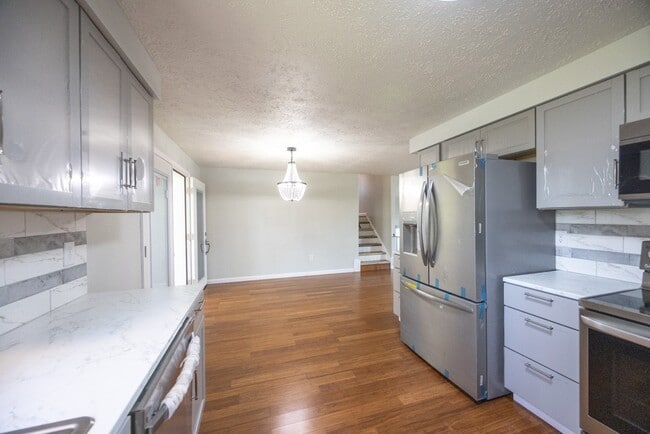 Building Photo - 202 Spring Tree Ln