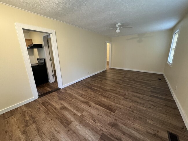 Building Photo - 1782 Eveline Ave