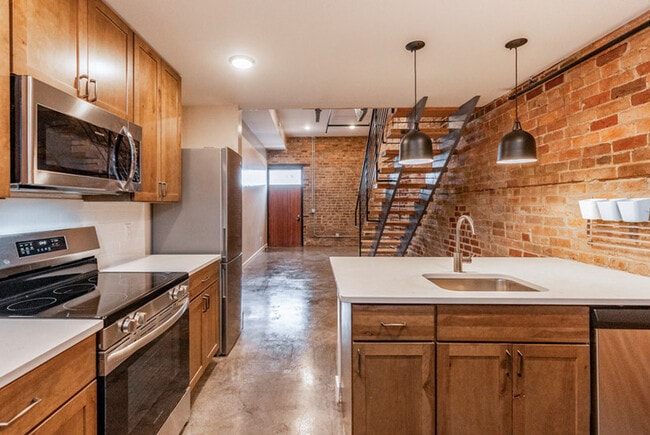 Building Photo - 225 Old South High St