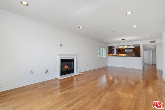 Building Photo - 1246 Armacost Ave