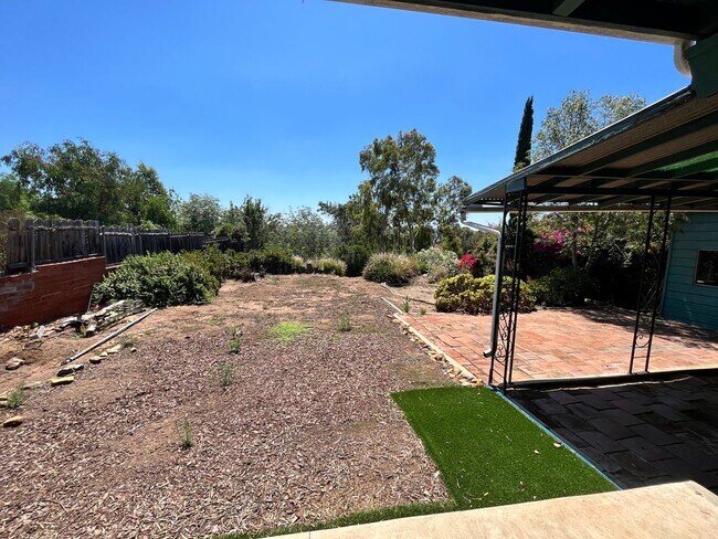 Building Photo - 3 Bedroom/2 bathroom home now available in...