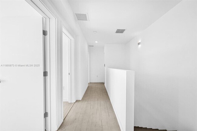 Building Photo - 18750 SW 117th Ave