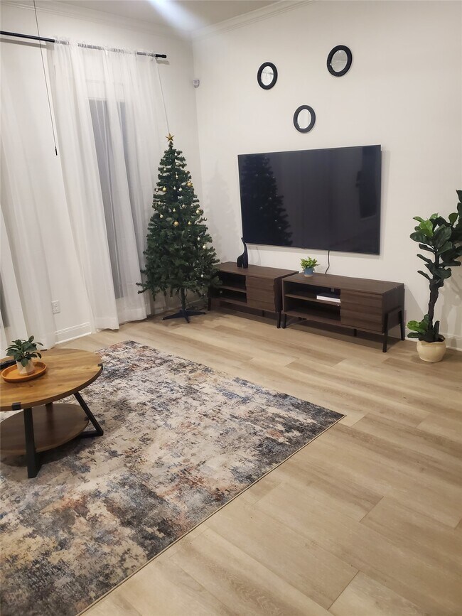 Building Photo - 5113 Briscoe St