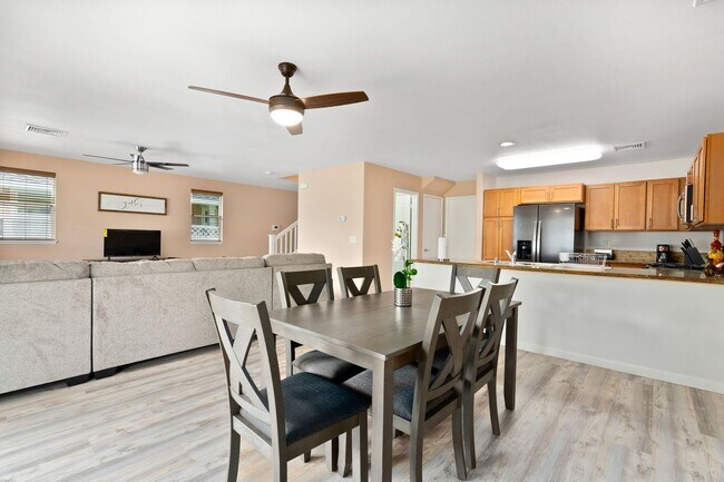 Building Photo - Welcome to this bright and inviting 3 bedroom