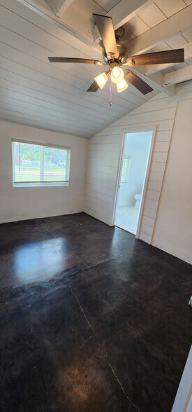Building Photo - 1576 Avocado Ave