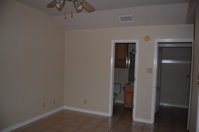 Building Photo - 505 Shiloh Dr