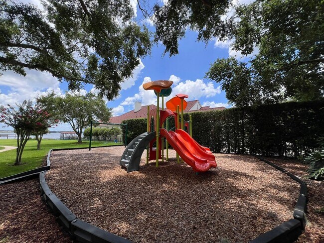 Building Photo - GORGEOUS SINGLE FAMILY HOME - PROPERTY  FU...