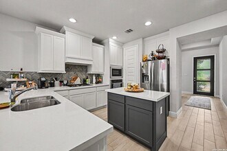 Building Photo - 14422 Hondo Knot