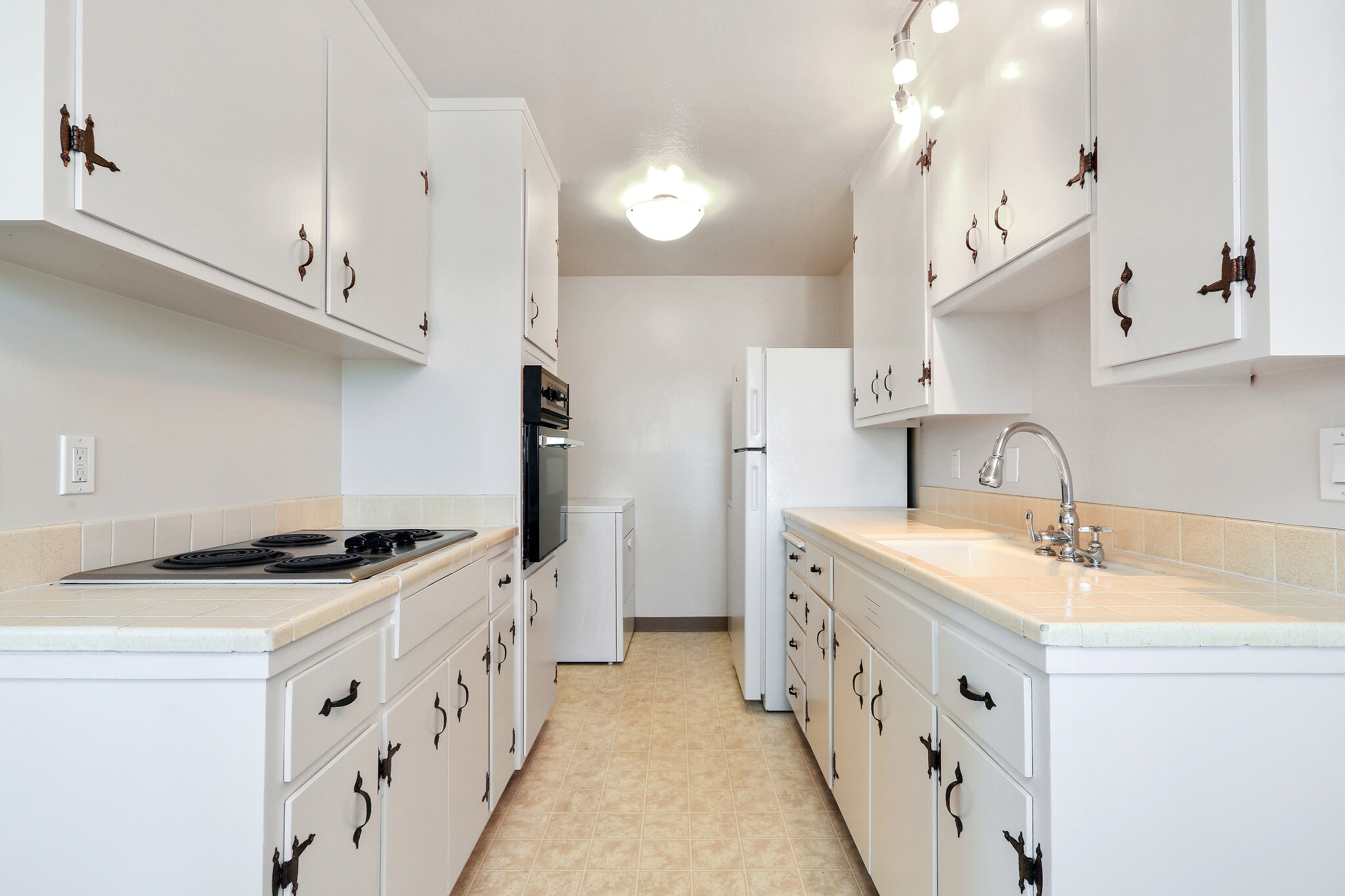 Building Photo - 2073 Key Blvd