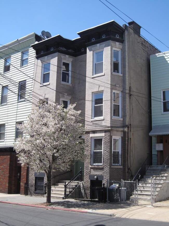 Building Photo - 203 Ogden Ave.