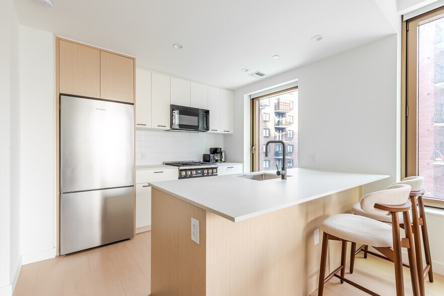 Building Photo - 11 Wharf Way