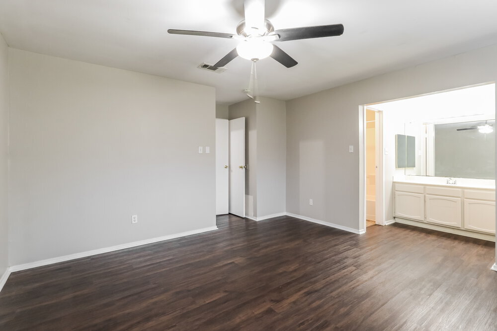 Building Photo - 2703 Wood River Rd