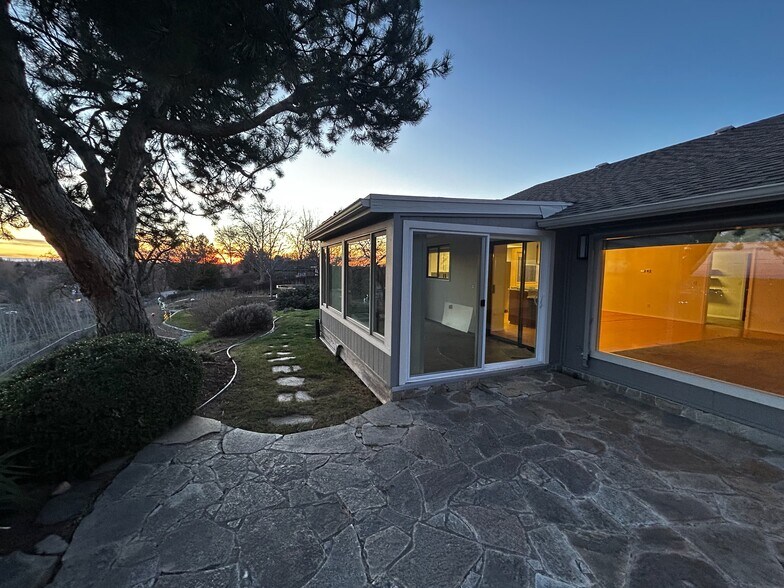 Building Photo - 454 N Pebble Beach Way