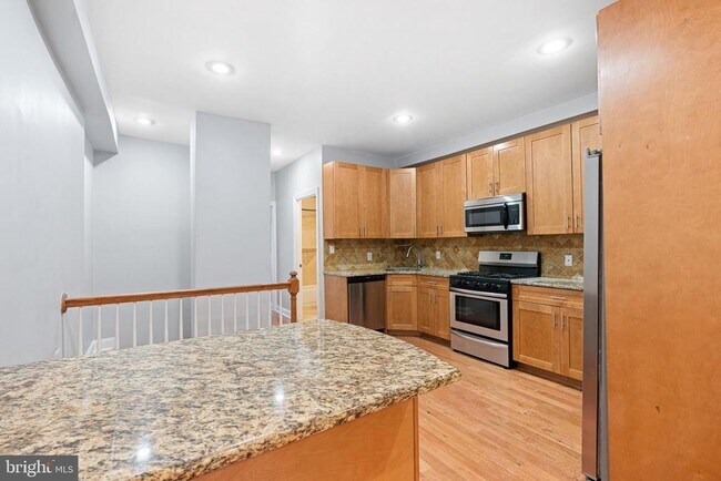 Building Photo - 2339 Catharine St