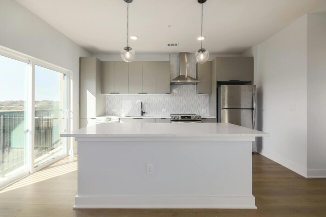 Building Photo - 2500 Longview St