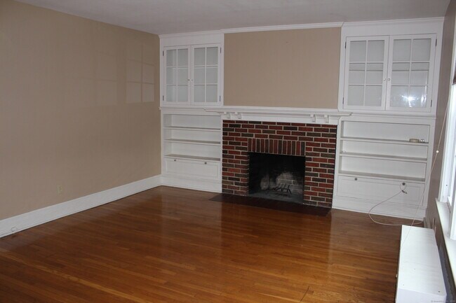 Building Photo - 888 Farmington Ave