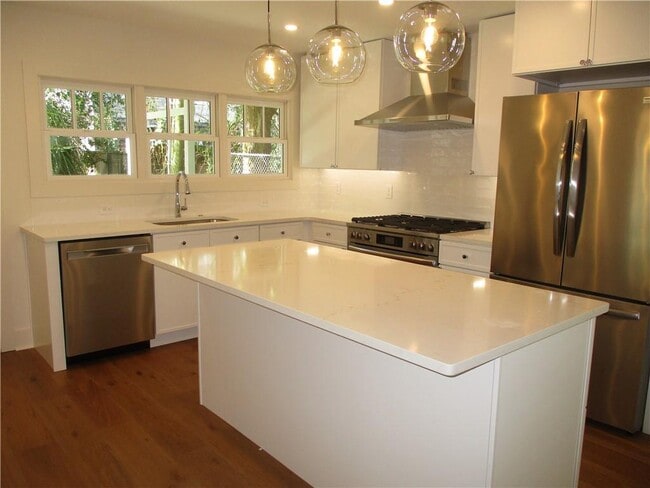 Building Photo - 403 Oleander Rd