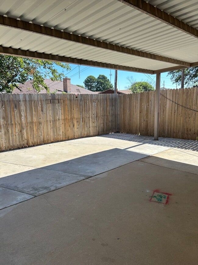 Building Photo - Beautiful Duplex in Esmond Estates