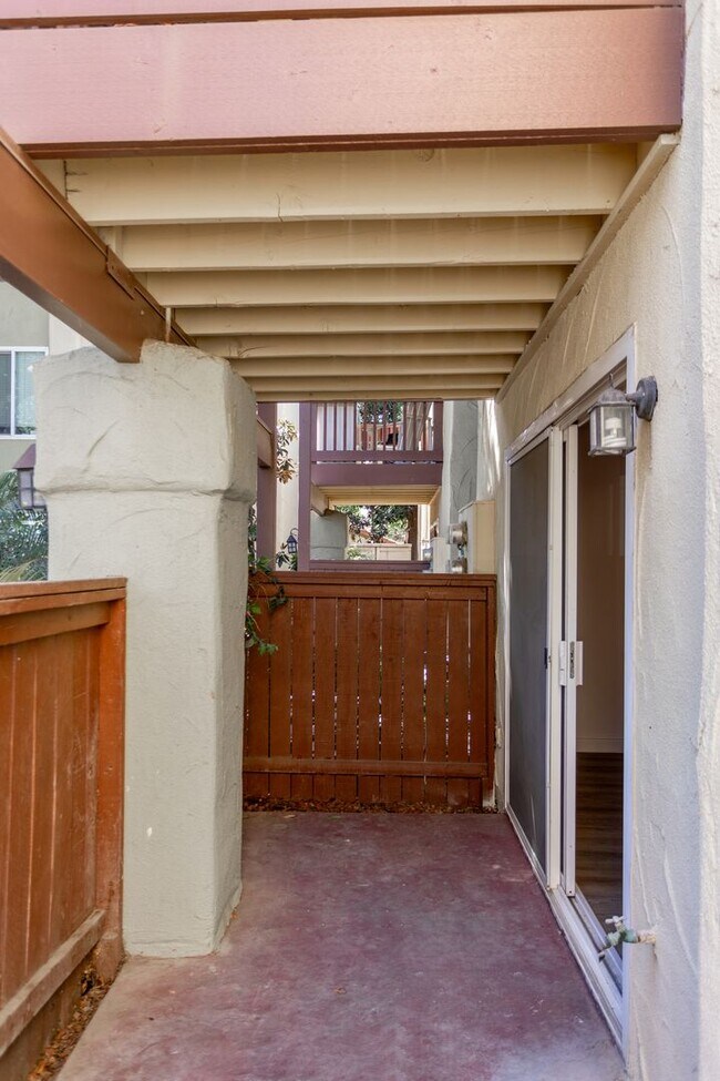 Building Photo - Villa Borgata Condo with Newer Flooring, P...