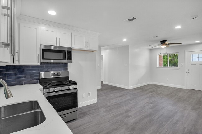 Building Photo - 110 Prune St