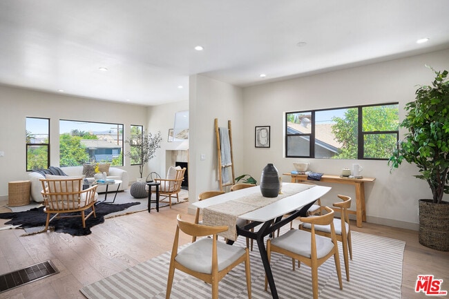 Building Photo - 976 Hyperion Ave