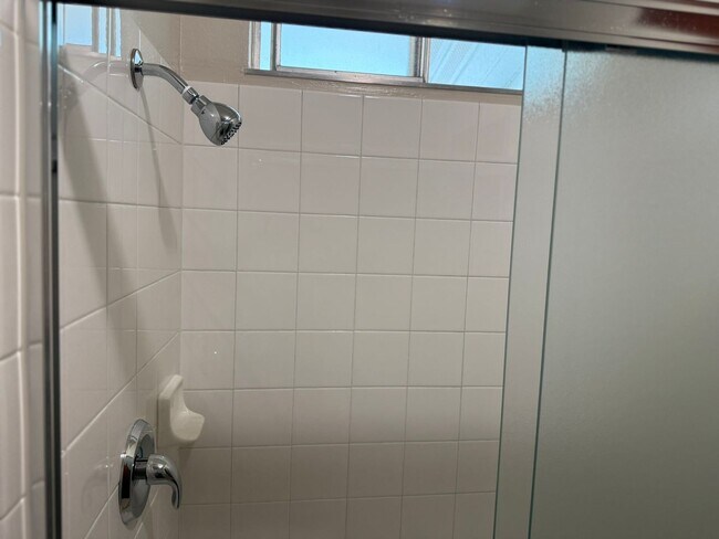 Building Photo - 765 Pope Dr