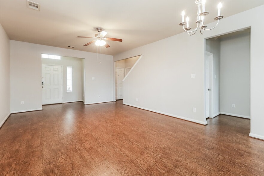 Building Photo - 9446 Green Mills Dr