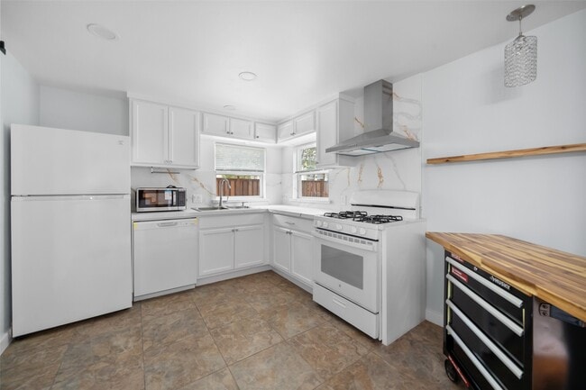 Building Photo - 303 Welch St