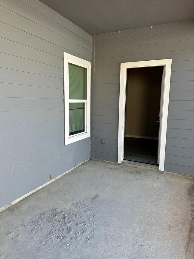 Building Photo - 16614 Meadowcroft St