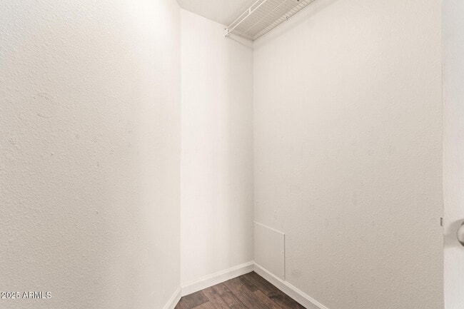 Building Photo - 21 W Pasadena Ave