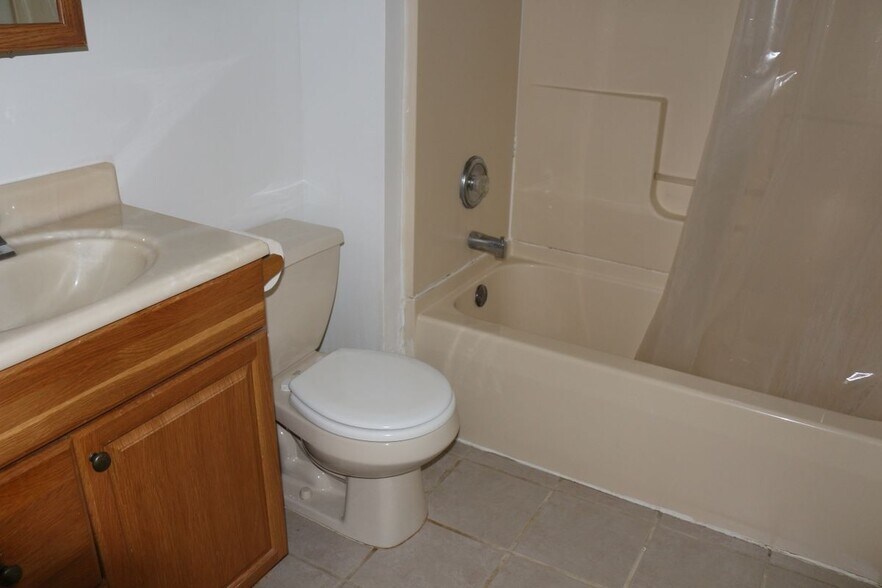 Building Photo - 128 William St