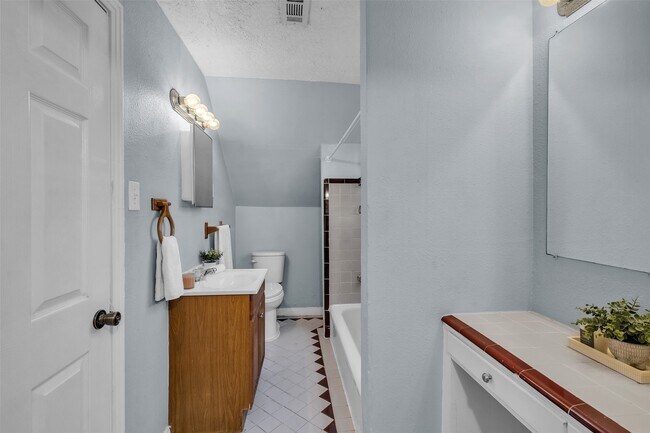 Building Photo - 2314 Eagle St