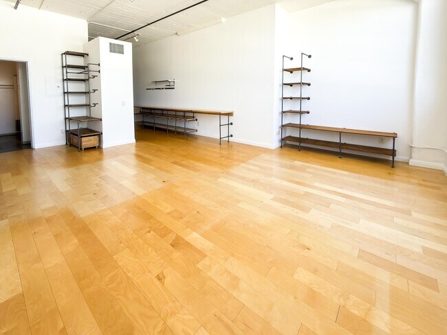 Building Photo - 420 San Pedro St