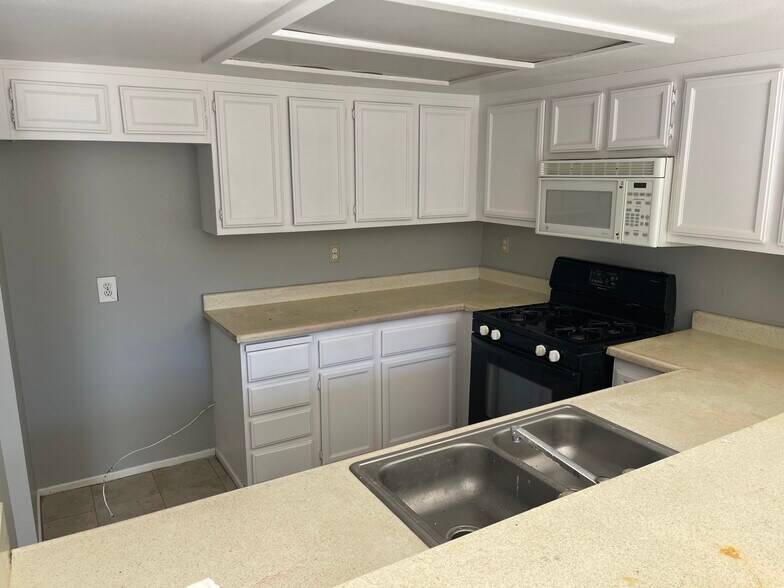 Building Photo - 1025 N Tippecanoe Ave