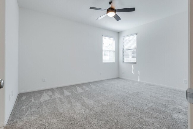 Building Photo - Highly upgraded, spacious, 4 bedroom home ...