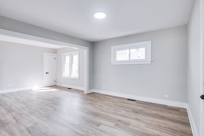 Building Photo - 1520 N Prairie Ave