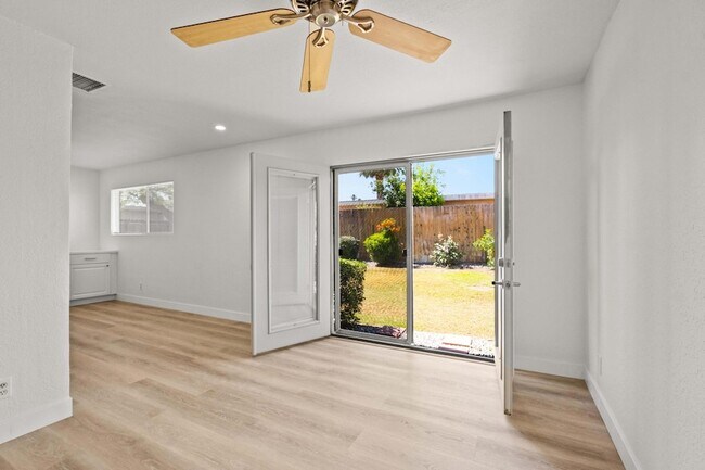 Building Photo - 73425 San Nicholas Ave