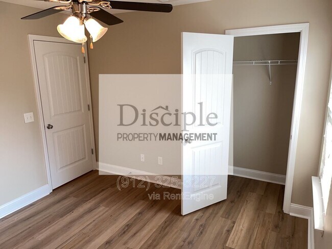 Building Photo - 202 Scarlett Ln