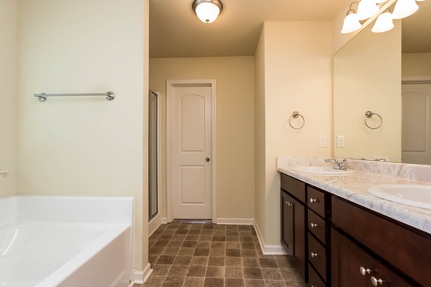 Building Photo - 1367 Avington Glen Way