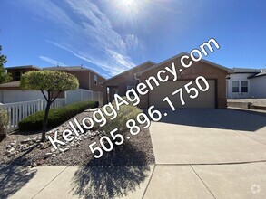 Building Photo - 3 Bed Room - No Carpet - Landscaped