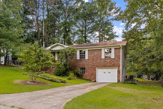 Building Photo - Charming Center Point Home