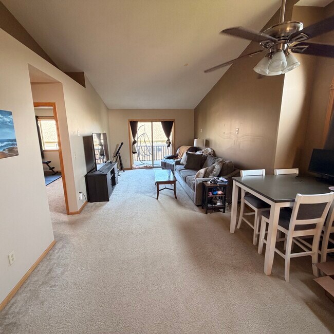 Building Photo - 9205 Orchard Cir