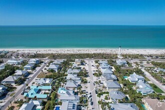 Building Photo - 240 Seabreeze Ct