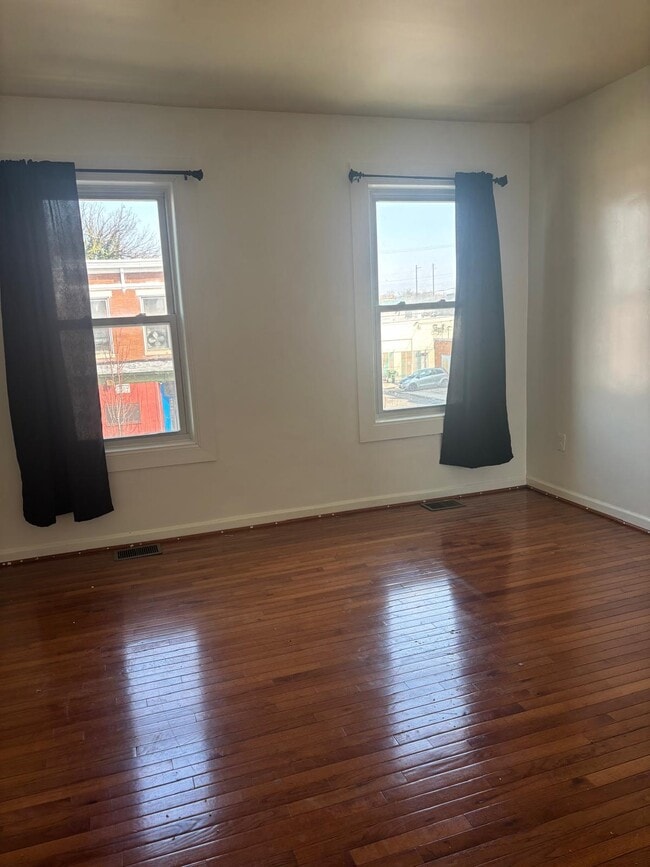 Building Photo - 2939 E Monument St