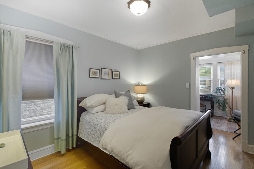 Building Photo - 1624 W Olive Ave