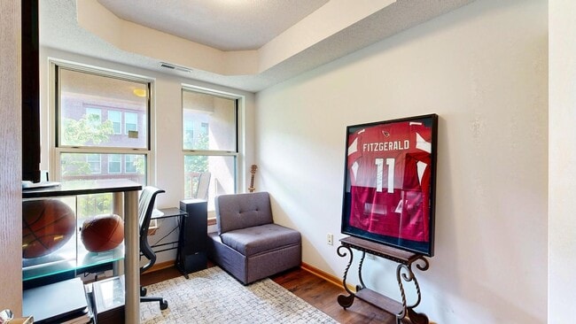 Building Photo - 560 N 2nd St