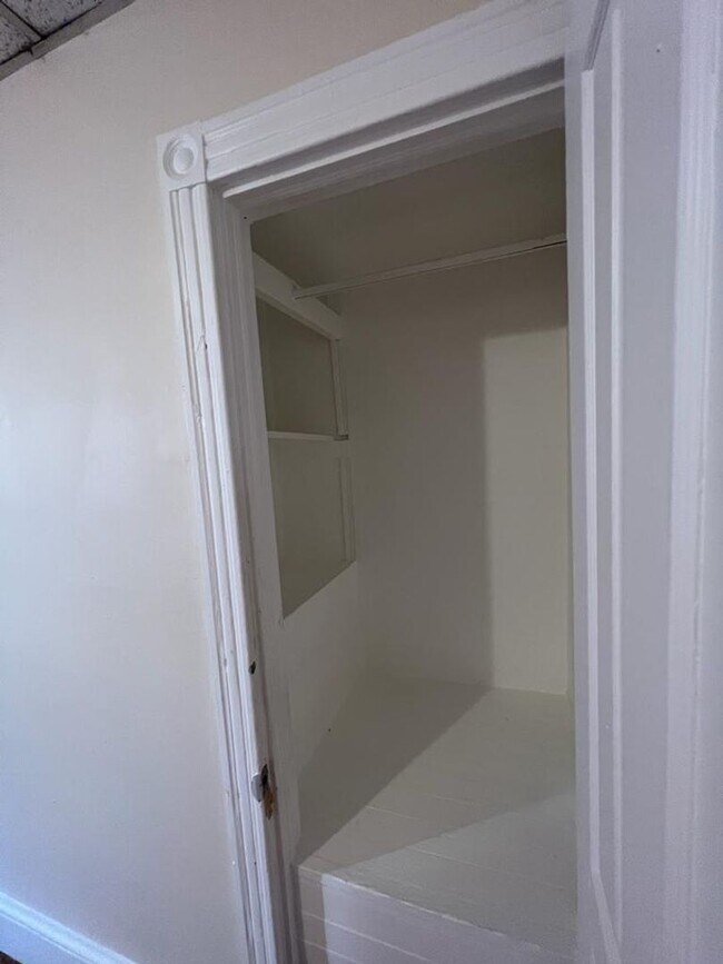 Building Photo - 1339 Good St