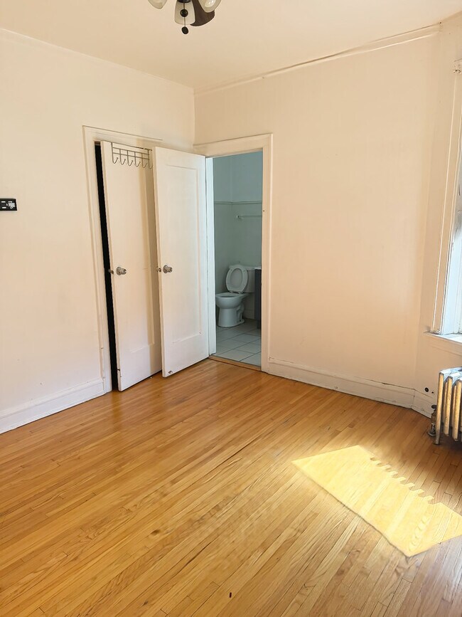 Building Photo - 7547 S Cornell Ave