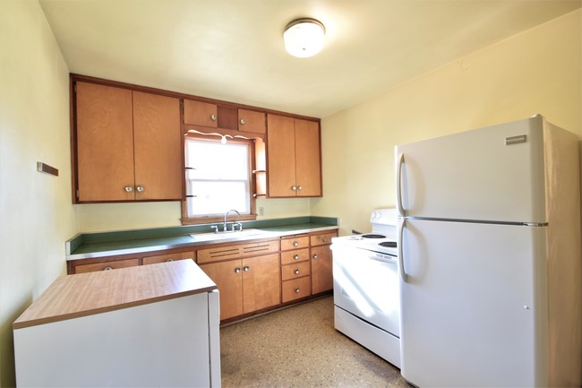 Building Photo - 6527 Troup Ave